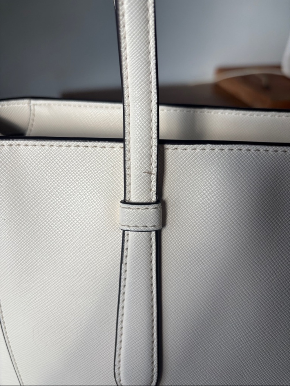 kate spade White Leather Tote with Luggage Tag - Picture 4 of 14
